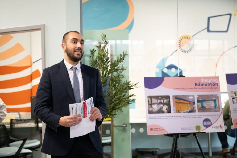 Cllr Erbil presenting at Community House