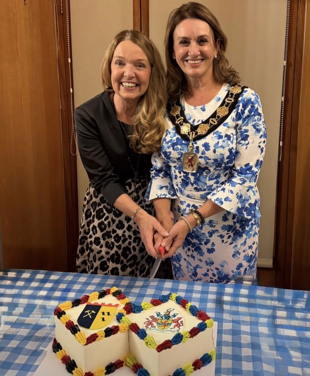 Mayor of Gladbeck and Mayor of Enfield cutting a cake depicting their heraldic shields