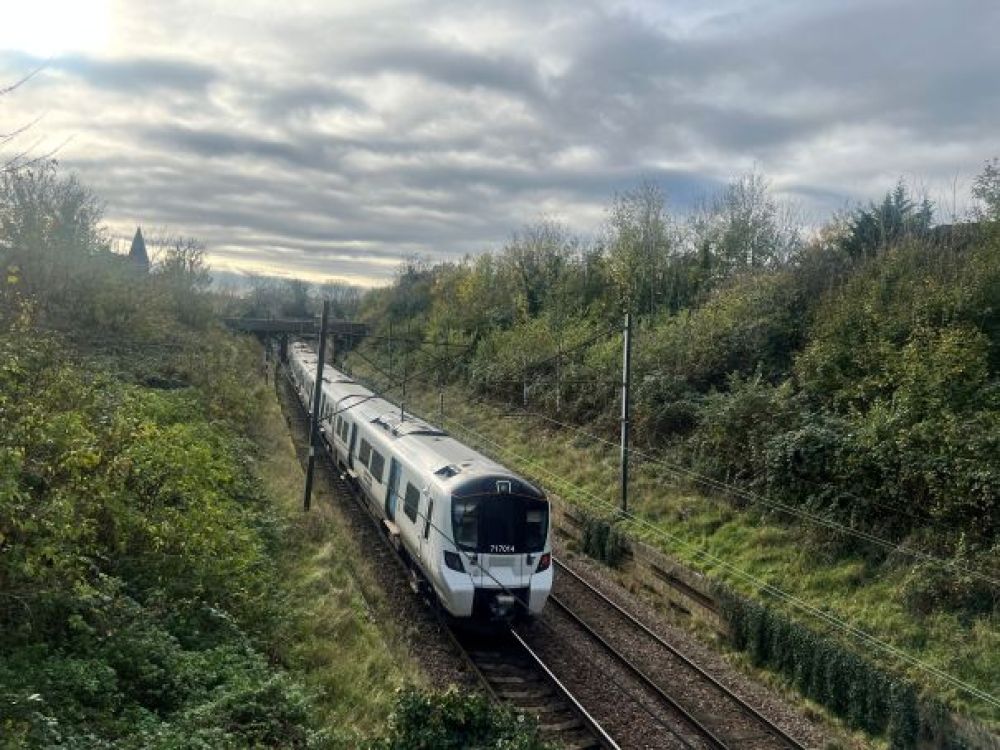 A train heading southbound from Winchmore Hill, taken from above